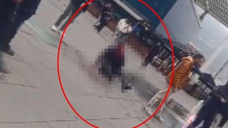 Kan donduran görüntüler! Yere yatırdığı amcasını defalarca bıçakladı