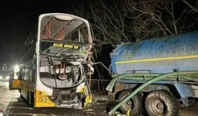 Öğrenci otobüsü traktörle çarpıştı! 31 öğrenci yaralandı