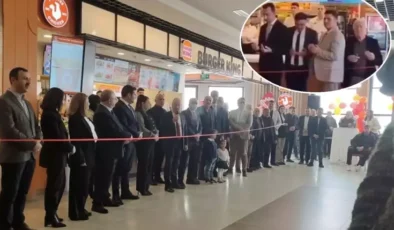 Boykot falan dinlemeyip dualar eşliğinde Burger King açtılar