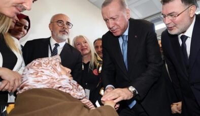 Erdoğan’dan 102 yaşındaki Gülsüm teyzeye duygulandıran sözler