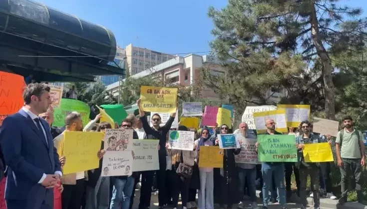 Atama Bekleyen Öğretmen Adaylarından Milli Eğitim Bakanlığı Önünde Basın Açıklaması