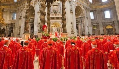 Papalık seçimi başladı! Sonuçlar dumanla ilan edilecek